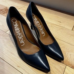 Calvin Klein Women's Gayle Dress Pump - Navy Leather - Size 8.5